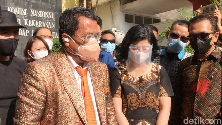 Hotman Paris dan Desiree Tarigan saat ditemui di Komnas Perempuan.