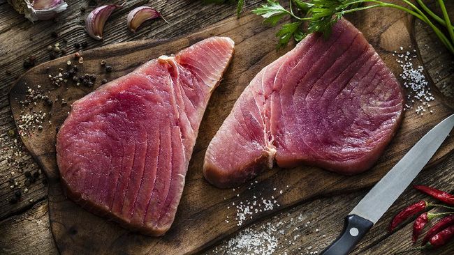 Ikan tuna mengandung nutrisi tinggi yang bermanfaat untuk kesehatan. Berikut manfaat ikan tuna untuk kesehatan: