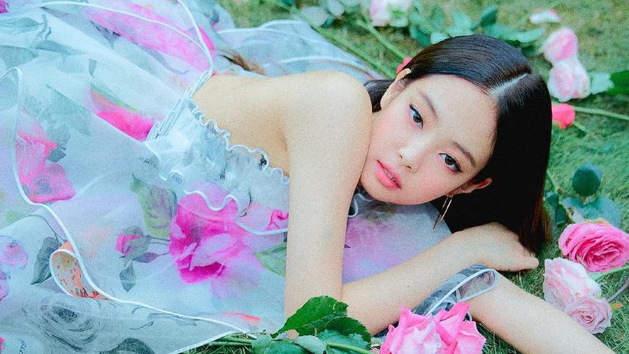 Jennie BLACKPINK debut solo dengan lagu 'Solo'.