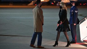 Pakai Stoking Jala, Gaya Jill Biden Dianggap Memalukan