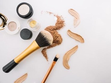 8 Tutorial Makeup Kondangan Simpel yang Wajib Dicoba Pemula