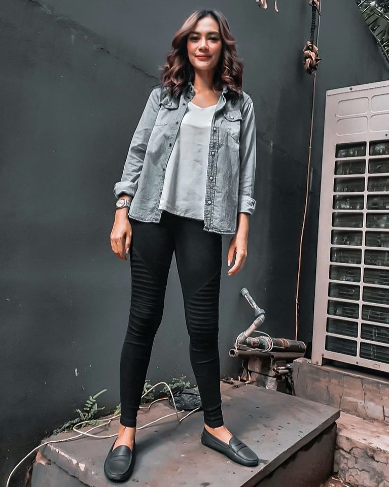 Masayu Anastasia Si Cantik yang Masih Betah Menjomblo Masayu Anastasia diketahui sampai saat ini masih belum mempunyai pasangan semenjak cerai dengan Lembu. Yuk intip potret Si cantik Masayu!
