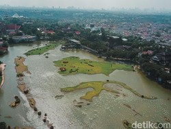 Dilarang Mudik, Warga Pilih Obati Kangen Kampung Halaman di TMII