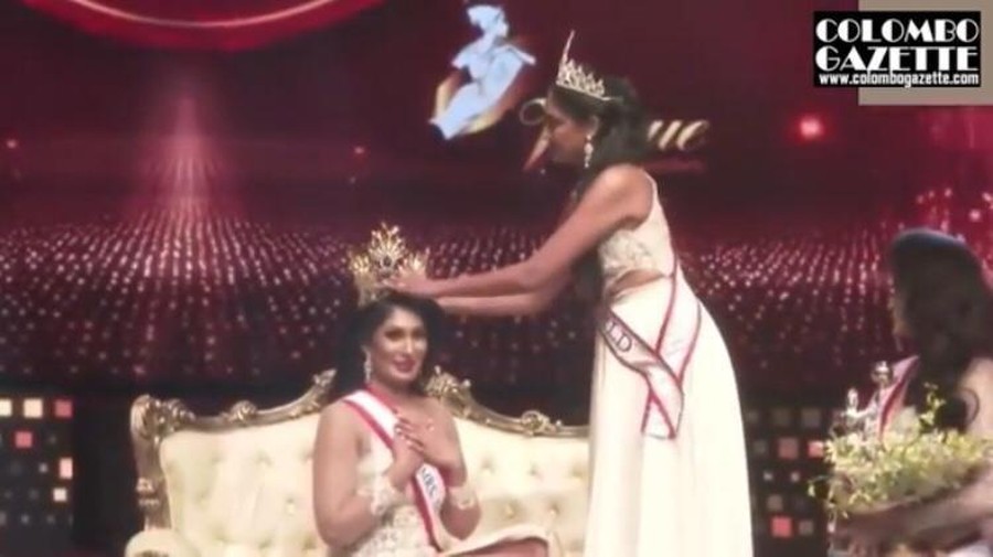 Insiden mahkota Miss Sri Lanka Pushpika De Silva dicopot paksa menghebohkan publik. Berikut adalah momen detik-detik mahkota nya dicopot paksa!