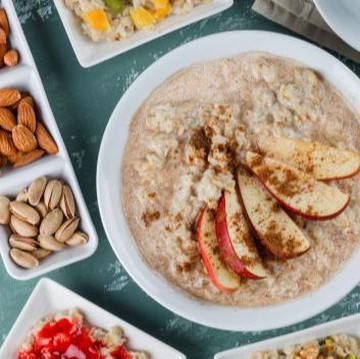 img-title Bisa Bantu Turunkan Berat Badan, Yuk Coba 4 Resep Oatmeal Lezat ala Yulia Baltschun!