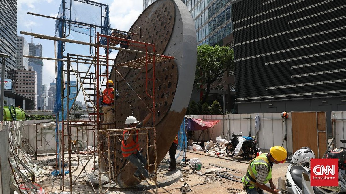 FOTO: Melihat Proyek Tugu Sepeda Pemprov DKI di Sudirman