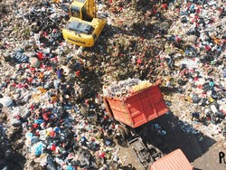 Produseri Doku Pulau Plastik, Angga Sasongko Ingatkan soal Perubahan Iklim