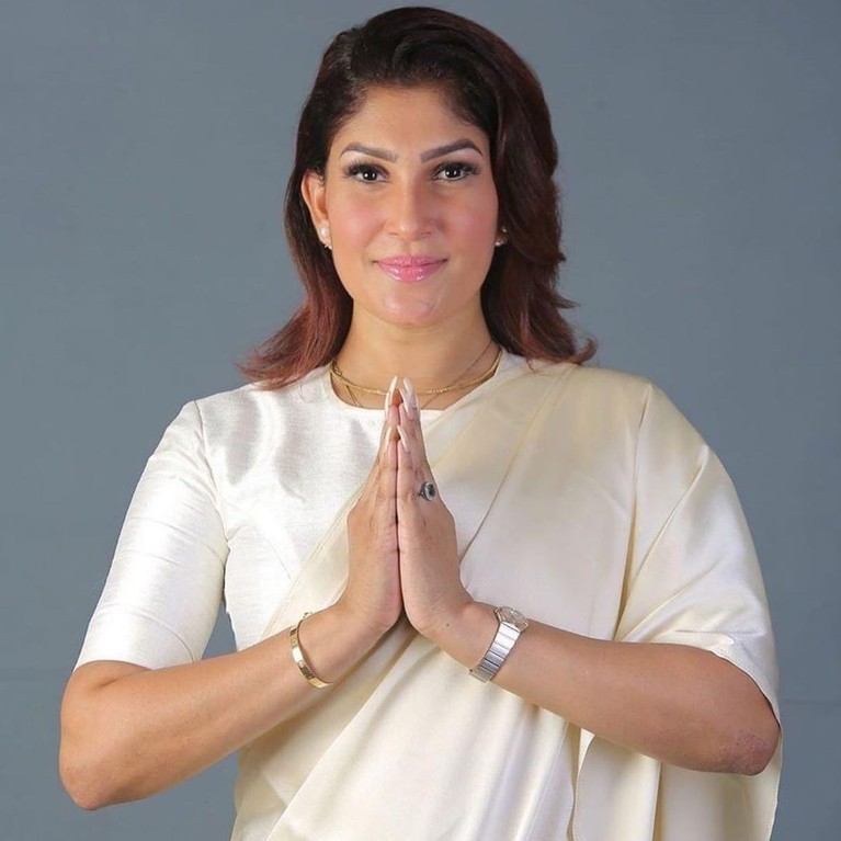 Sosok Miss Sri Lanka yang Cedera Saat Mahkota Dicopot Paksa Pushpika De Silva mengalami cedera saat mahkota penobatan sebagai Miss Sri Lanka dipaksa copot. Inilah sosoknya!