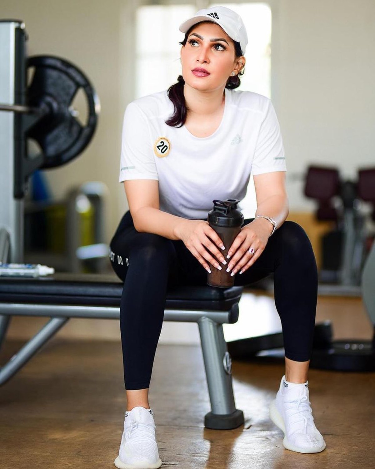 Pushpika De Silva mengalami cedera saat mahkota penobatan sebagai Miss Sri Lanka dipaksa copot&period; Inilah sosoknya&excl;