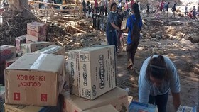 VIDEO: Jembatan Masih Putus, Distribusi Bantuan Terkendala