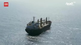 VIDEO: Kapal Pasukan Iran Diserang di Laut Merah