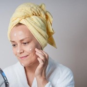 5 Kesalahan Menggunakan Skincare di Usia 40 Tahun