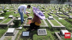 FOTO: Ziarah Makam Jelang Ramadan Kala Pandemi