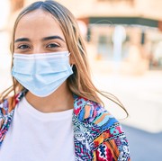 3 Tips Makeup Tetap On Point Saat Memakai Masker