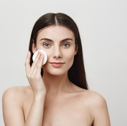 5 Rekomendasi Exfoliating Toner yang Ampuh Angkat Sel Kulit Mati