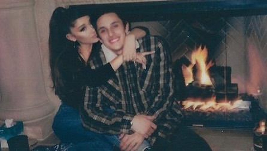 Ariana Grande Ingin Gelar Pernikahan Privat dengan Dalton Gomez