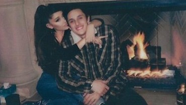 img-title Ariana Grande Ingin Gelar Pernikahan Privat dengan Dalton Gomez