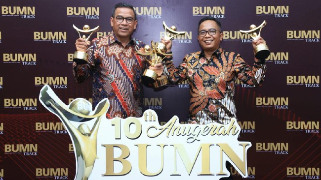 Total ada 5 penghargaan yang diterima BRI dalam acara Malam Anugerah BUMN 2021 tahun ke-10 setelah mencatat kinerja yang positif di masa pandemi.