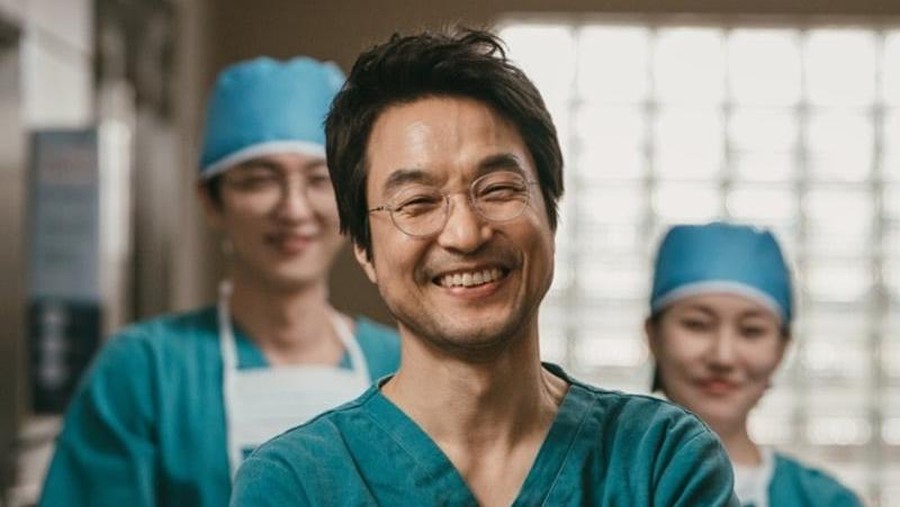Han Suk Kyu Beri Kode 'Dr. Romantic' Season 3 Syuting November Mendatang