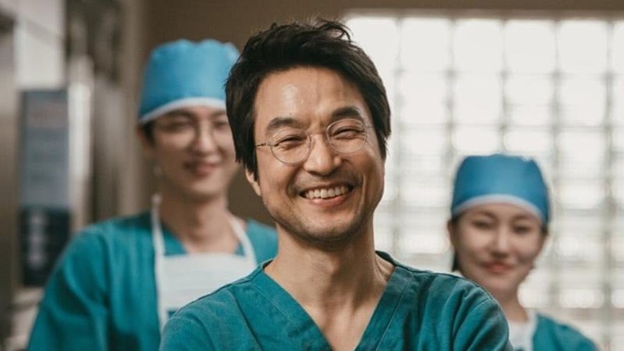 Han Suk Kyu Beri Kode 'Dr. Romantic' Season 3 Syuting November Mendatang Han Suk Kyu Beri Kode 'Dr. Romantic' Season 3 Syuting November Mendatang