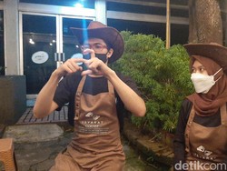 Dio dan Ela, Pasutri Tuna Rungu Jadi Barista di Isyarat Coffee