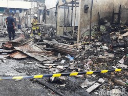 Masih Ada Kepulan Asap di Lokasi Kebakaran Pasar Kambing Tanah Abang