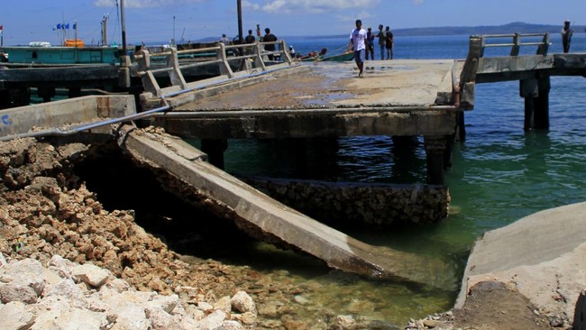 Tiga jembatan di Kabupaten Kupang, Nusa Tenggara Timur terputus akibat cuaca ekstrem yang menerjang sejak 23 Desember 2022.