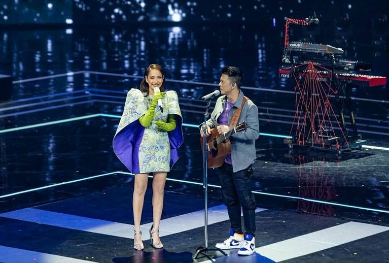 Momen Kedekatan BCL dan Ariel NOAH Saat Tampil di Atas Panggung Kedekatan BCL dan Ariel Noah sedang ramai diperbincangkan oleh publik. Yuk kita intip momen-momen kebersamaan BCL dan Ariel NOAH saat tampil di atas panggung!