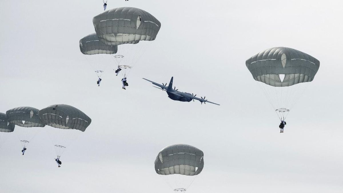 Ribuan Tentara Penerjun Payung AS Tiba di Timteng, Siap Serbu Iran