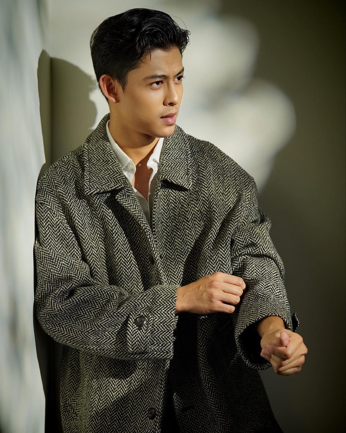 Deedi Tjhandra mendadak viral setelah mengaku sebagai korban pelecehan seksual yang dilakukan oleh seorang MUA langganan para selebriti Tanah Air&comma; yaitu Andy Chun&period; Inilah potret seorang Deedi&excl;