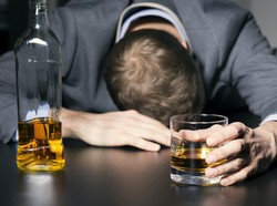 17 Orang Tewas Usai Minum Miras Dicampur Metanol di India