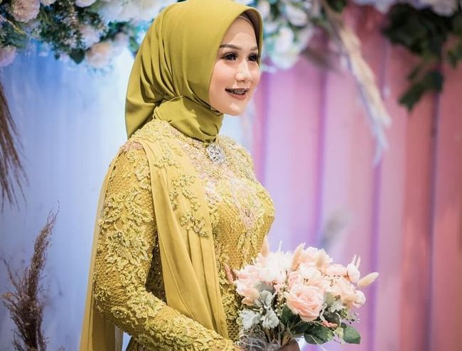 5 Inspirasi Model Kebaya Modern Warna  Hijau Olive 