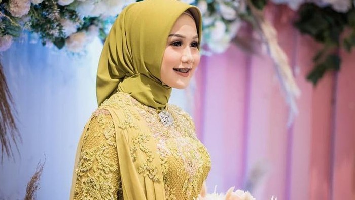 5 Inspirasi Model Kebaya Modern Warna Hijau Olive