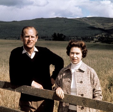 Penuh Kenangan, Lihat Lagi Foto Masa Muda Pangeran Philip