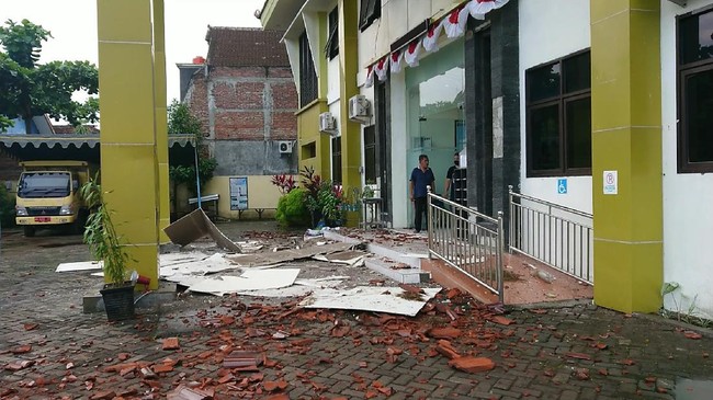 Kepala bidang Mitigasi Gempa Bumi dan Tsunami BMKG Daryono menjelaskan guncangan gempa tektonik susulan ke-8 pada Minggu (11/4) pagi pukul 06.54.58 WIB.
