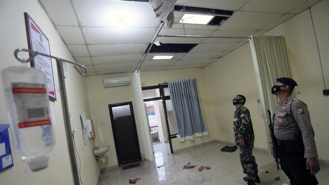 FOTO: Puing-puing Sisa Gempa Malang M 6,1