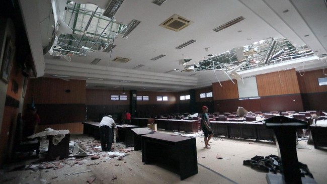 Sebanyak 700 personil Taruna Siaga Bencana (Tagana) diterjunkan ke lokasi gempa yang mengguncang wilayah Kabupaten Malang, Sabtu (10/4).
