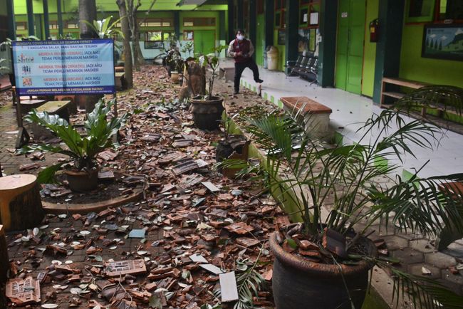 Dampak Gempa Malang Rumah Sekolah Tempat Ibadah Rusak