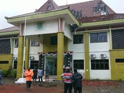 Kantor Kecamatan hingga Sekolah di Trenggalek Rusak