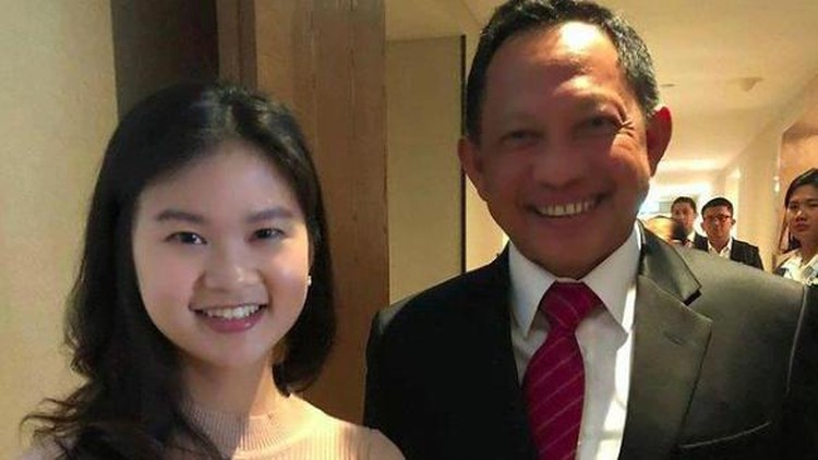 Felicia Tissue foto dengan Mendagri Tito Karnavian