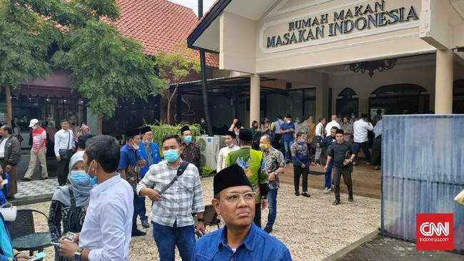 Acara yang dihadiri pejabat daerah Jawa Timur terpaksa dihentikan setelah gempa bumi mengguncang wilayah itu pada Sabtu (10/4).