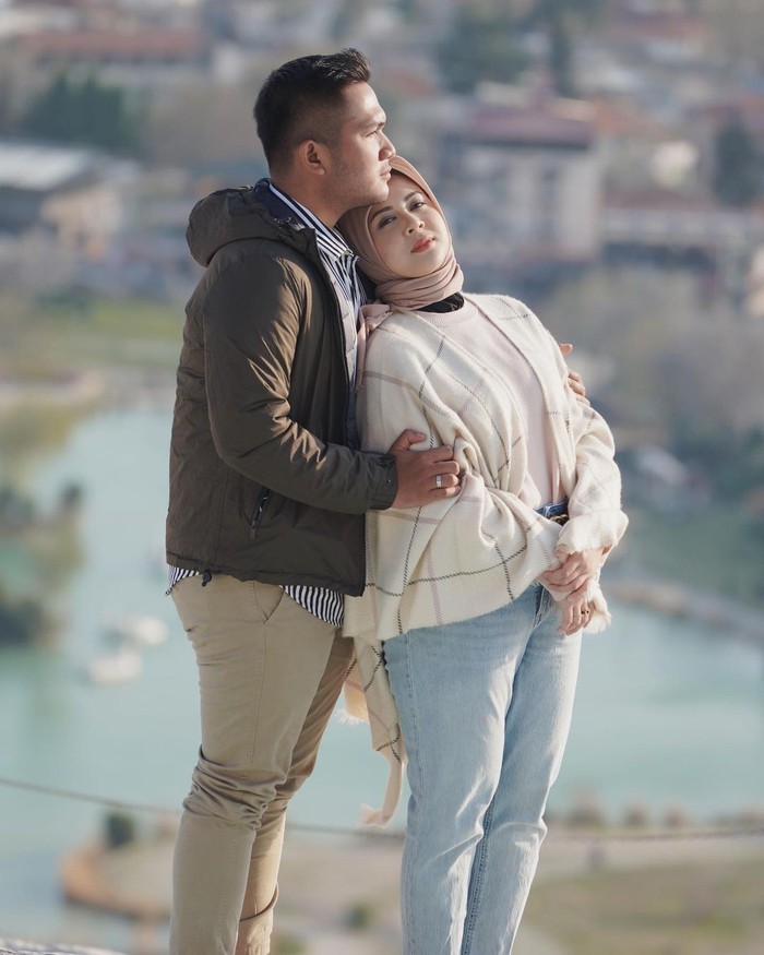 Sebelumnya, mereka sudah berkunjung ke Pulau Dewata Bali untuk menikmati honeymoon pertama. Kali ini, keduanya memilih menjelajahi Turki di honeymoon kedua. (Foto: Instagram.com/kesharatuliu05)