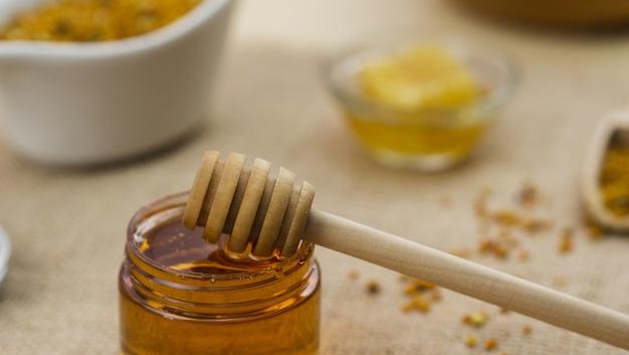 Mengenal Madu Manuka dan Manfaatnya untuk Masalah Kulit