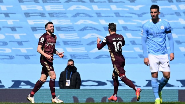 Leeds United membuat kejutan dengan mengalahkan Manchester City 2-1 pada laga pekan ke-31 Liga Inggris di Stadion Etihad, Sabtu (10/4).