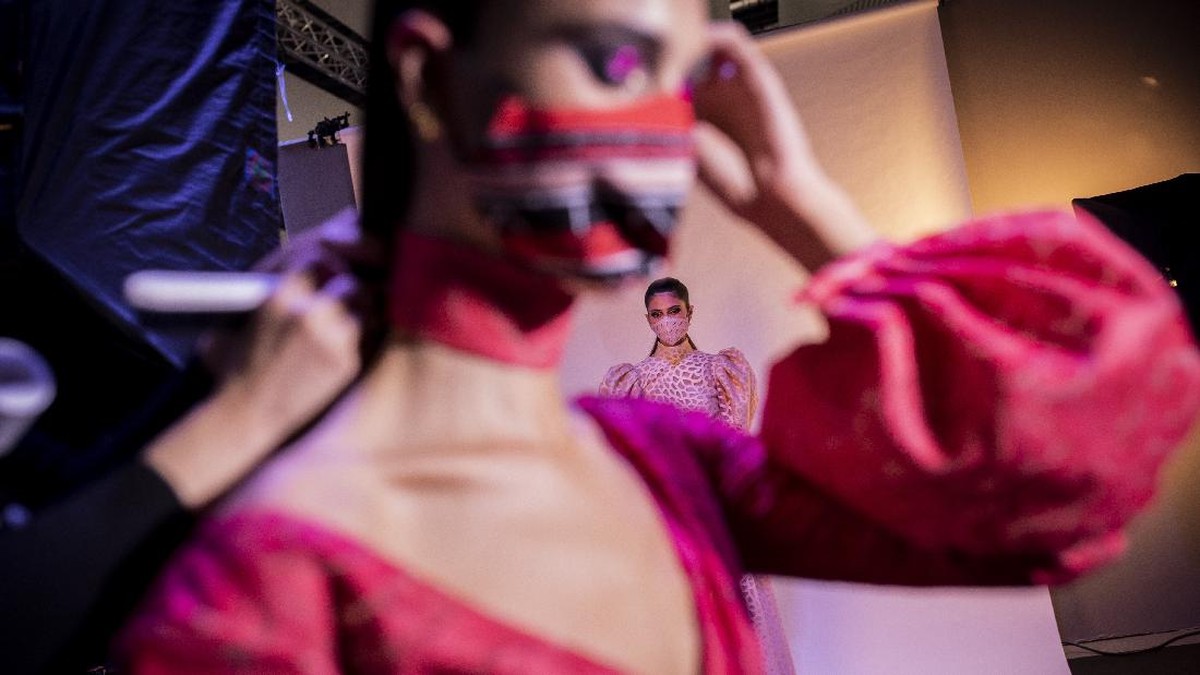 FOTO: Spanyol Fashion Week Digelar di Tengah Pandemi