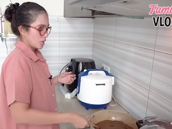 Sambut Puasa, Ussy Sulistiawaty Masak Sop Konro Khas Makassar
