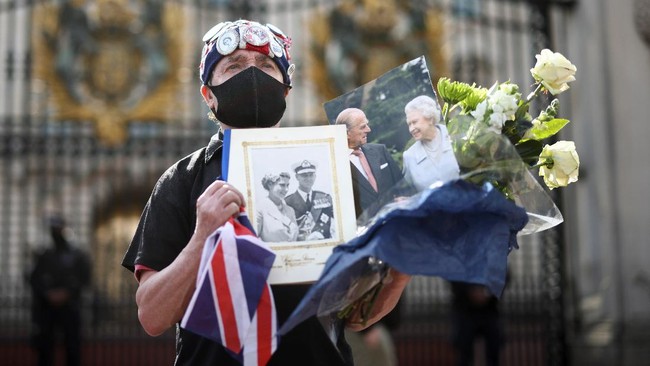 Ratu Elizabeth II telah ditinggalkan sang suami, Pangeran Philip pada Jumat, (9/4).