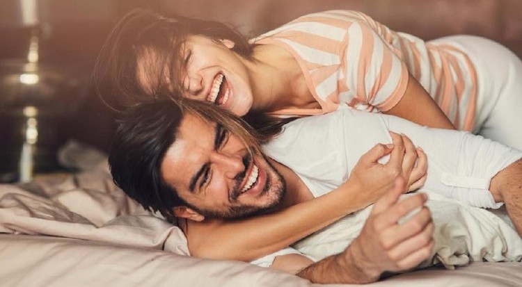 SEKS SETELAH MELAHIRKAN NYERI, APAKAH WAJAR? Setelah melahirkan, tubuh mengalami banyak perubahan. Agar seks tetap terasa menyenangkan, foreplay memegang kunci penting nih, Bunda.