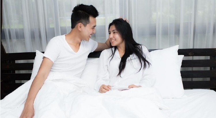 Bunda, Ini Pentingnya Foreplay Saat Bercinta Setelah Melahirkan Setelah melahirkan, tubuh mengalami banyak perubahan. Agar seks tetap terasa menyenangkan, foreplay memegang kunci penting nih, Bunda.