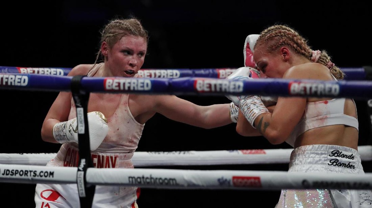 FOTO: Ebanie Bridges Babak Belur di Duel Perebutan Sabuk WBA